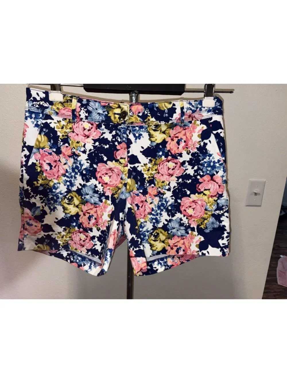 Issac Mizrahi Floral Shorts Womens Size 14 36X5 Stretch